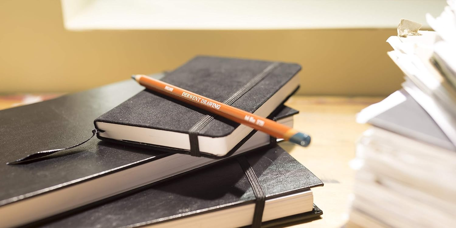 Derwent Drawing Colouring Pencils, Drawing & Writing, Set of 24, Ideal for Illustrating & Detailing, Professional Quality, 0700672