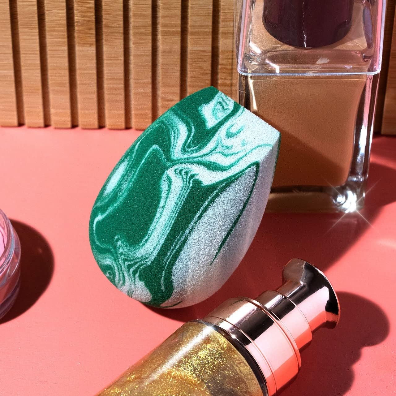 Ecotools Fresh Perfecting Blender, 80 Gram round Silicone Sponge, Green, Makeup Blender image number 4