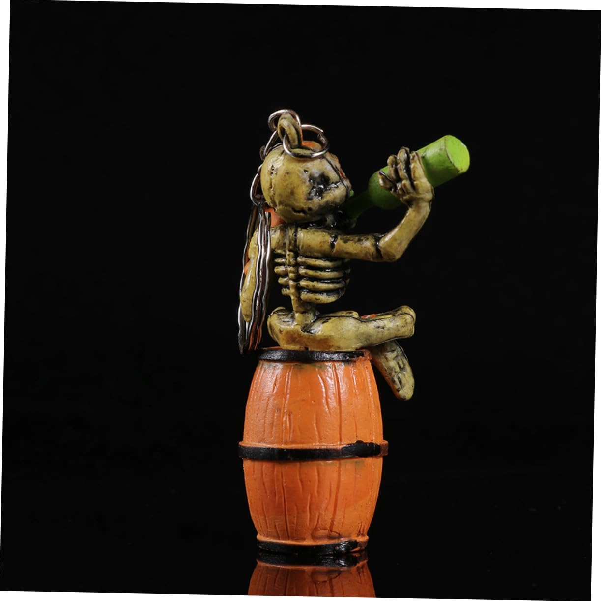 WOFASHPURET 2Pcs Skull Keychains for Men Creative Halloween Keychains Unique Hanging Pendant for Car Keys and Bag Decoration For image number 6