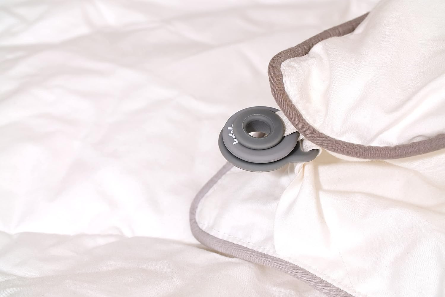 Koala All Seasons White Duvet Insert/Hypoallergenic, Alternative Quilted Bedding Comforters with Duvet Tabs/Machine Washable, Lightweight Soft Cloud Feel Duvet Insert, Queen image number 6