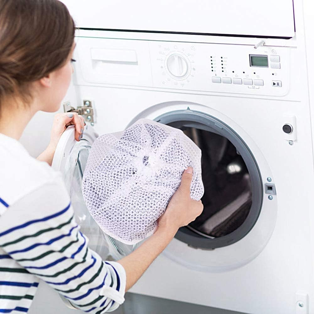 PELLUM Mesh Laundry Bags with Drawstring, 4 Pack - Durable, Sturdy, Machine Washable, Heavy Duty Bags for Travel, College Dorm, Apartment, Family image number 5