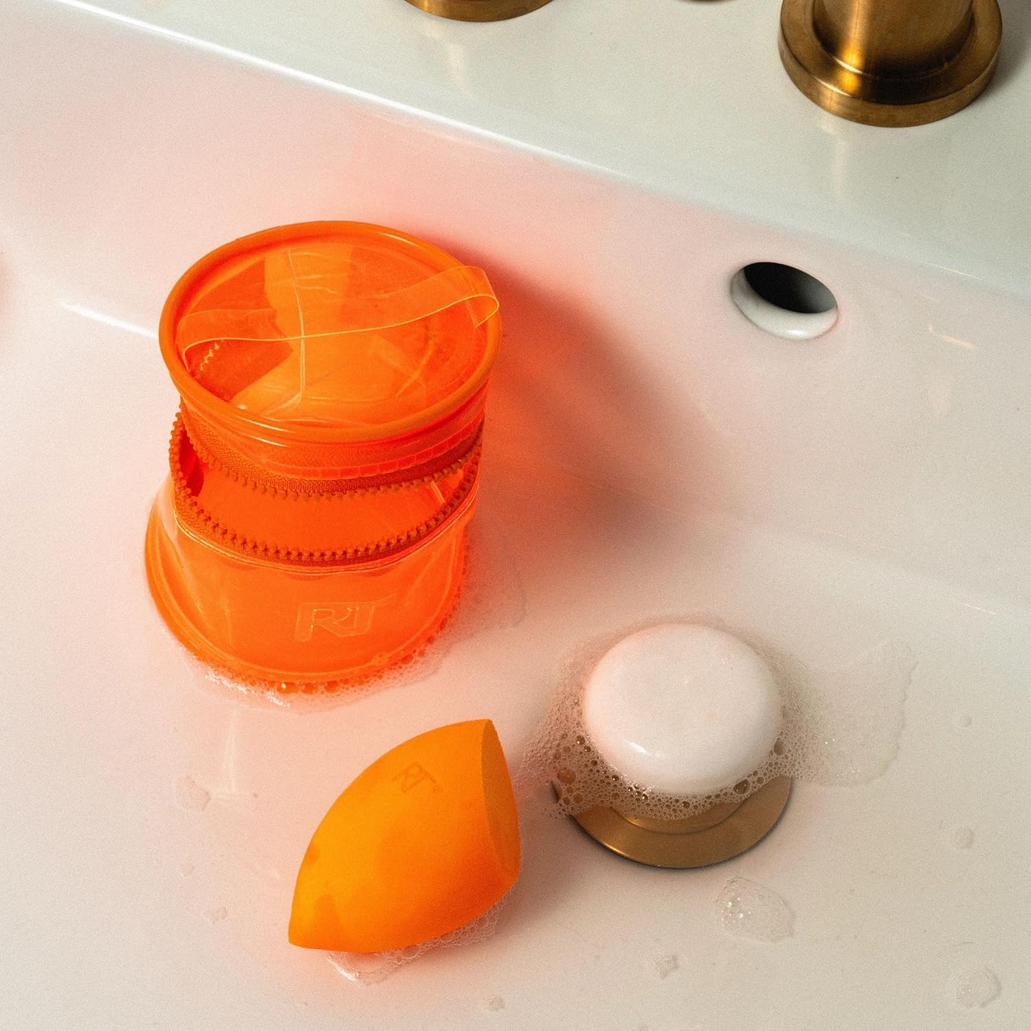 Real Techniques Miracle Blend + Cleanse 3 Piece Set, Makeup Sponge for Blending Foundation & Solid Soap for Deep Cleaning Sponges, Includes Travel Storage Tote, Cruelty-Free, & Latex-Free image number 3