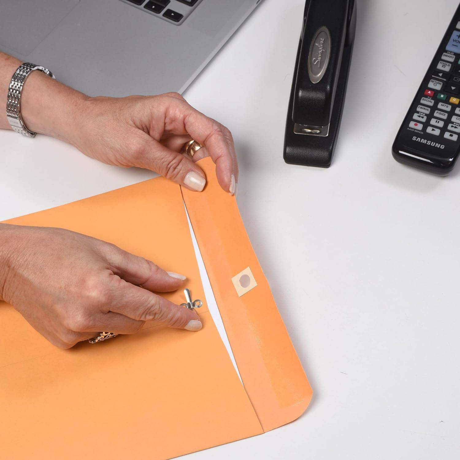 Quality Park 10 X 13 Clasp Envelopes, Gummed, Moisture-Activated Adhesive for Permanent Secure Seal, 28 Lb Paper, Brown Kraft, 100/Box (QUA37897) image number 6