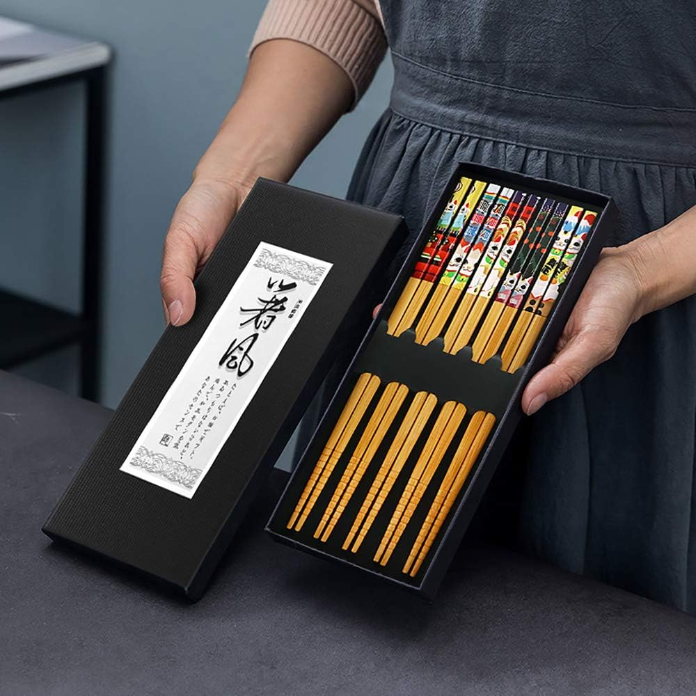 5 Pairs Chopsticks and Chopstick Rest Set, 6 Cute Lucky Cats Rest, Classic Japanese Style Light and Handy Reusable Natural Bamboo Dishwasher, Classic Gift Sets image number 3