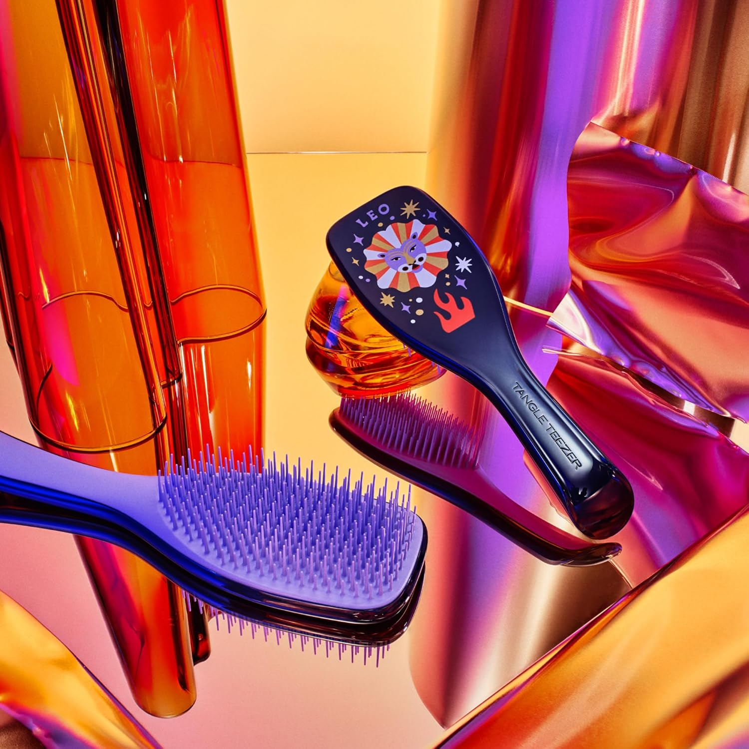 Tangle Teezer Zodiac Ultimate Detangler Hairbrush for Wet & Dry Hair, Eliminates Knots & Reduces Breakage for All Hair Types, Leo - Aries: Mar 21-Apr 19 image number 4