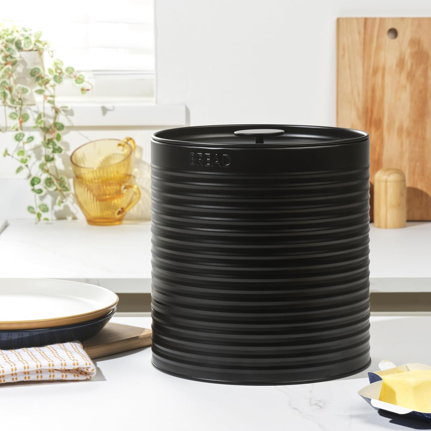 Russell Hobbs RH03269EU7 Ribbed Bread Bin &ndash; Metal Bread Box, Large Kitchen Canister, Countertop Storage/Organisation, Durable Powder-Coated Steel, Pull Top Lid, Easy to Clean, Ribbed Design, Black image number 5