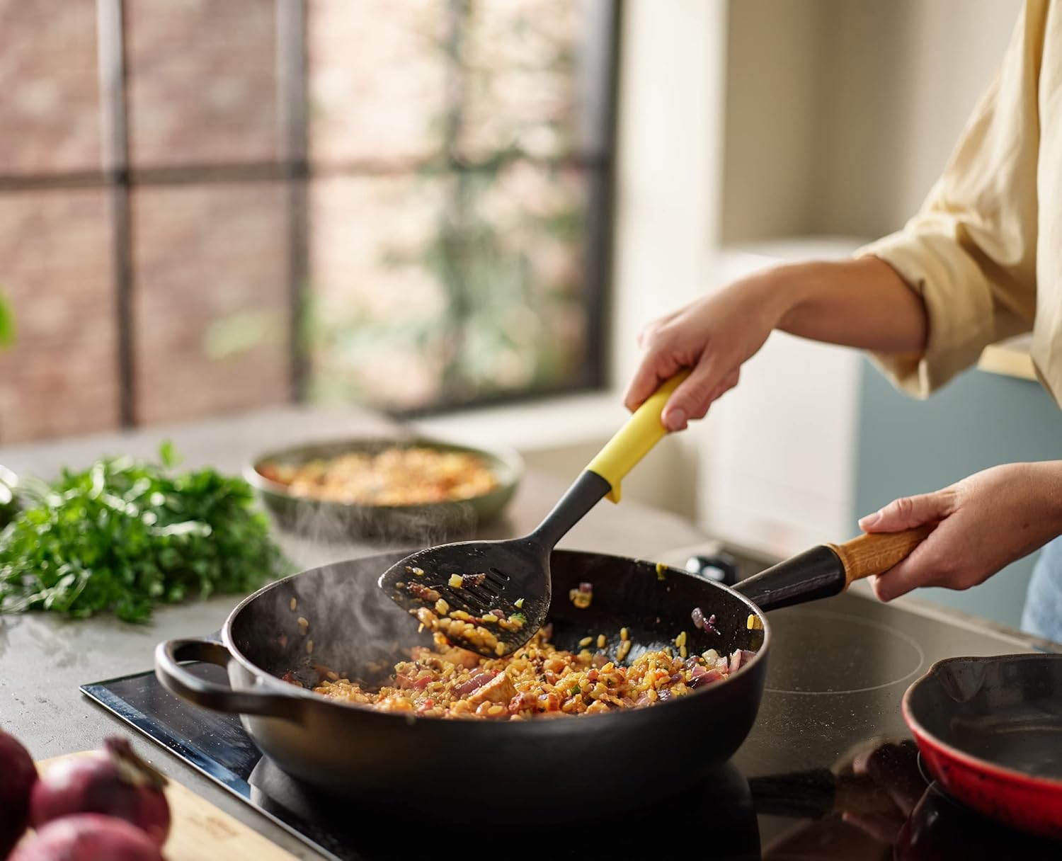 Joseph Joseph Duo Slotted Turner with Integrated Tool Rest: Hygienic, Heat-Resistant Nylon Head, Safe for Non-Stick Cookware, Light Yellow