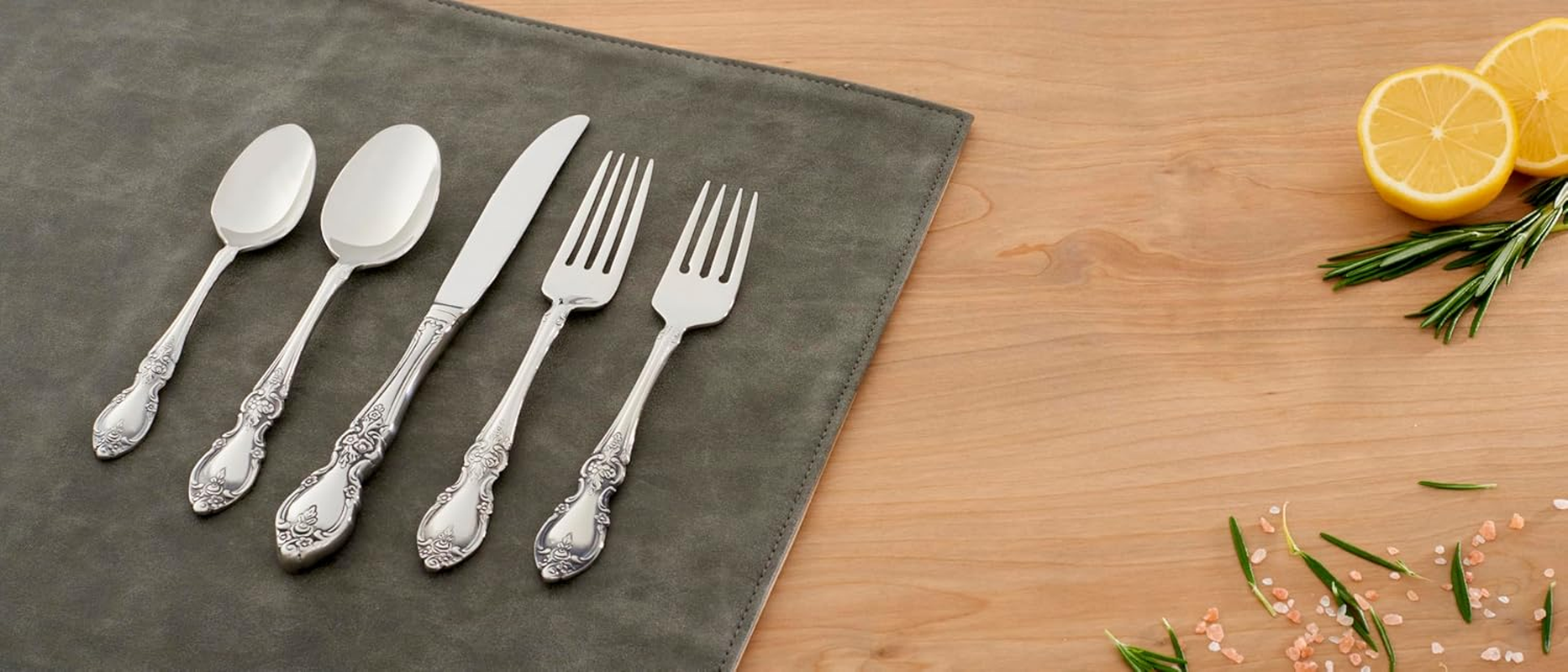 Oneida Louisiana 4-Piece Fine Teaspoons Set, 18/8 Stainless Steel Teaspoon Set, Service for 4, Dishwasher Safe, Small Spoons, Silverware, Mirror Finish, Utensils, Flatware, Tableware (Silver, 4 Piece) image number 1