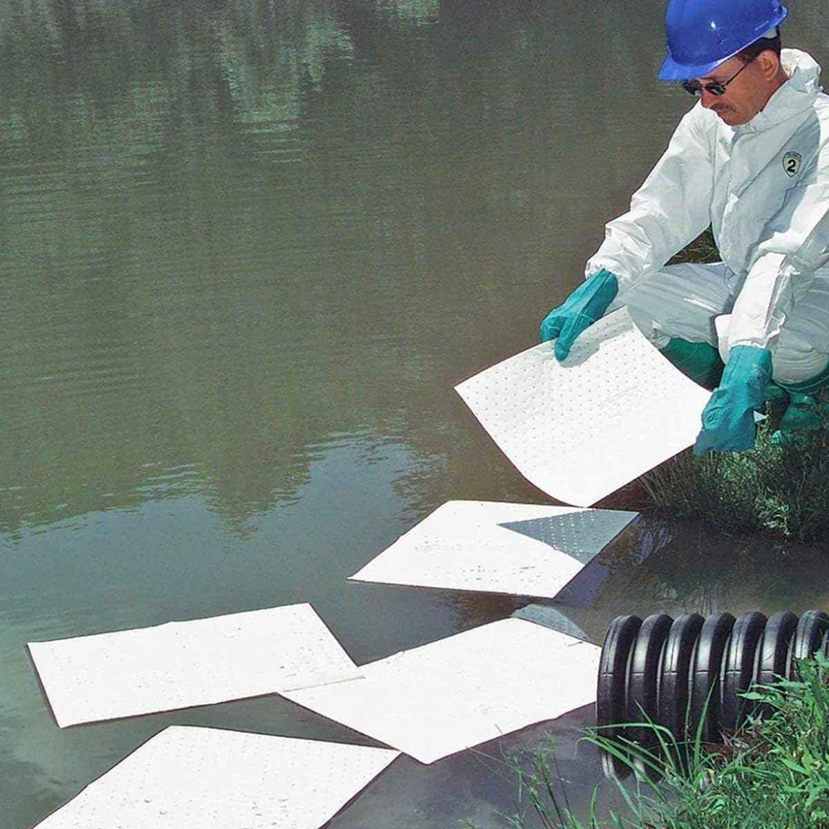 Heavyweight Oil Absorbing Pads,White Absorbing Heavy Weight Oil-Only Absorbent Mat Pad (20 Pads,15" X 20"')&hellip; image number 3