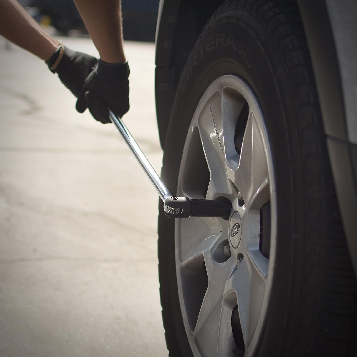 Neiko 00206A 1/2 Inch Drive Premium Breaker Bar, 24" Length Cr-V Steel image number 2