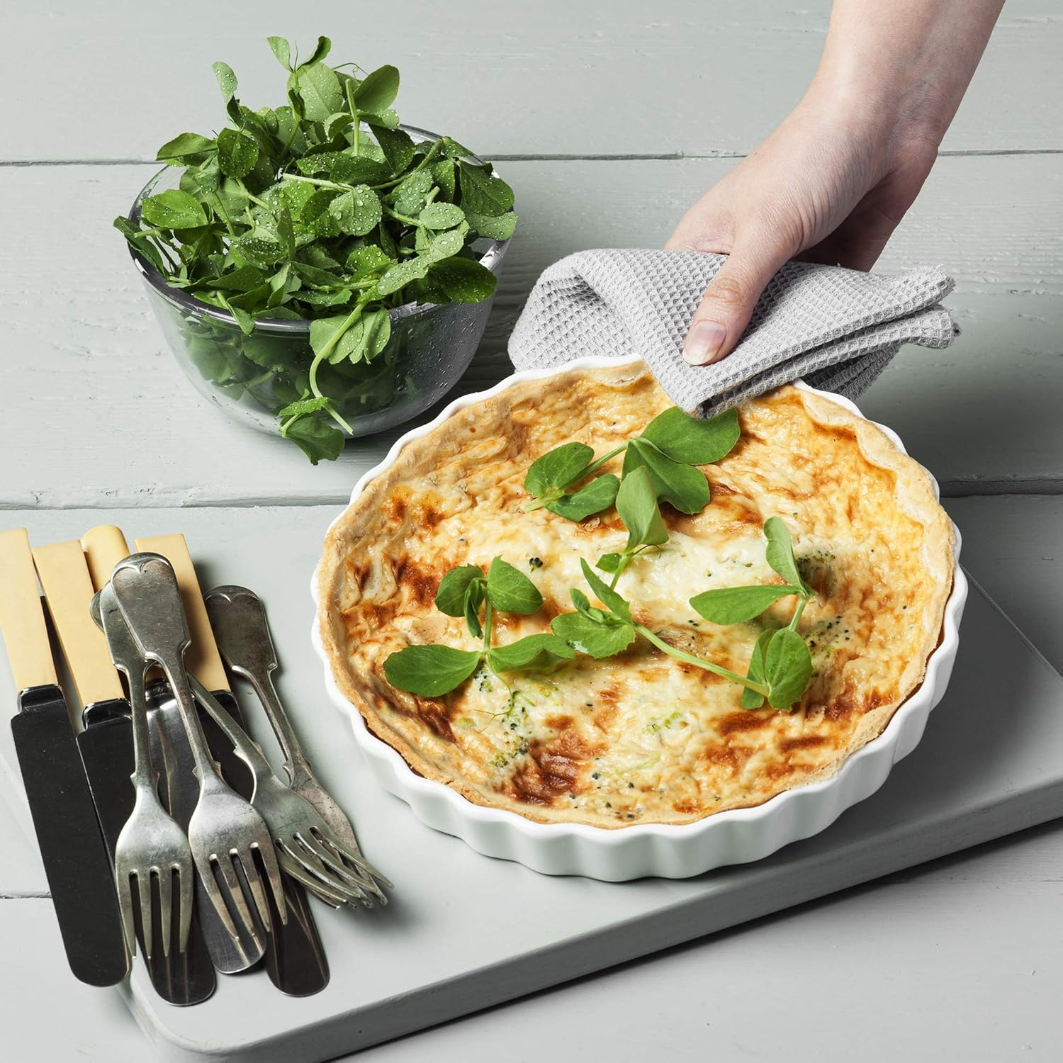 WM Bartleet & Sons - Traditional Porcelain round Flan Dish, (22Cm) &ndash; Premium Quiche and Tart Baking Dish - Made from 100% Porcelain &ndash; Classic Smooth Glazed Finish image number 5