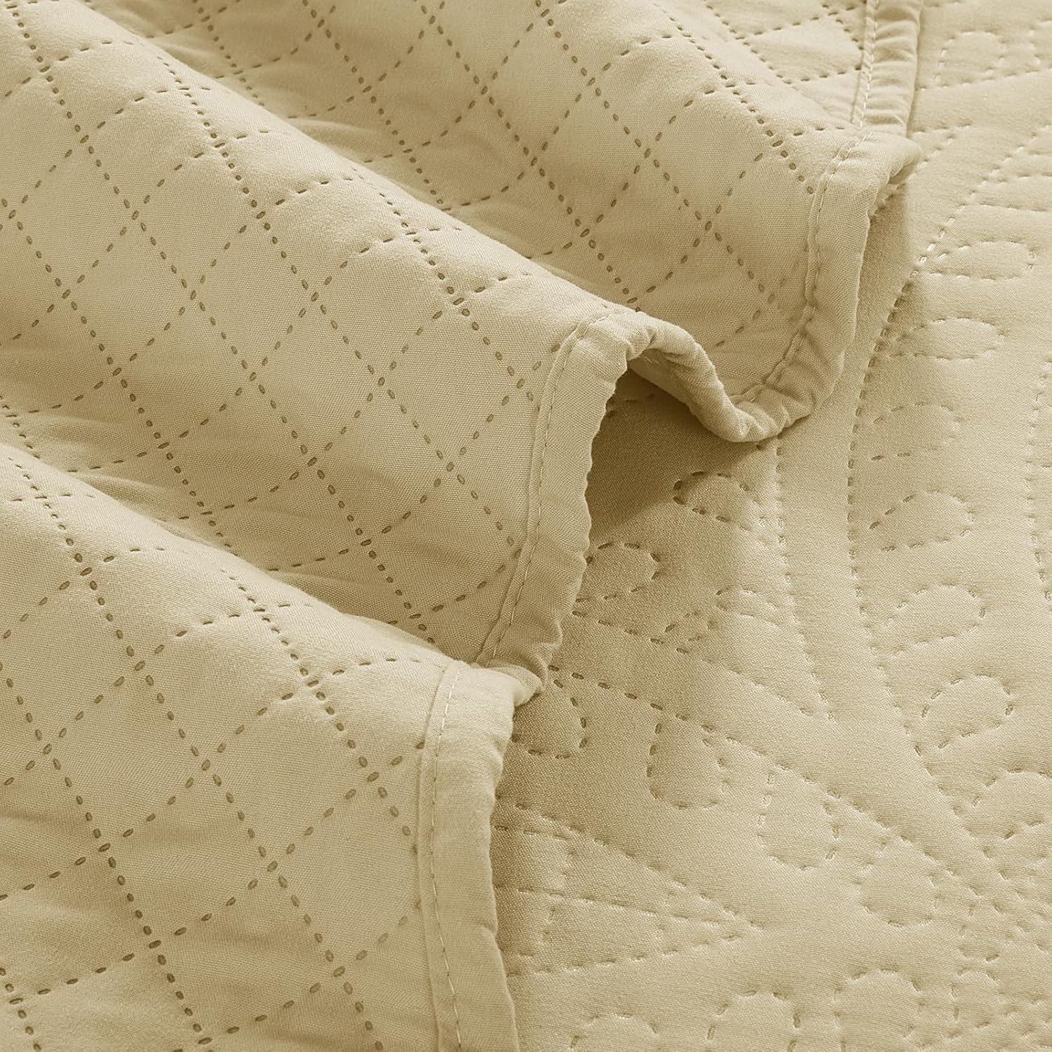 HOMBYS Oversized King Bedspreads 122X138, 3 Pieces Alaskan King Quilt Set, Lightweight, Soft & Extra Oversized Coverlet Bedding Set for All Seasons image number 5