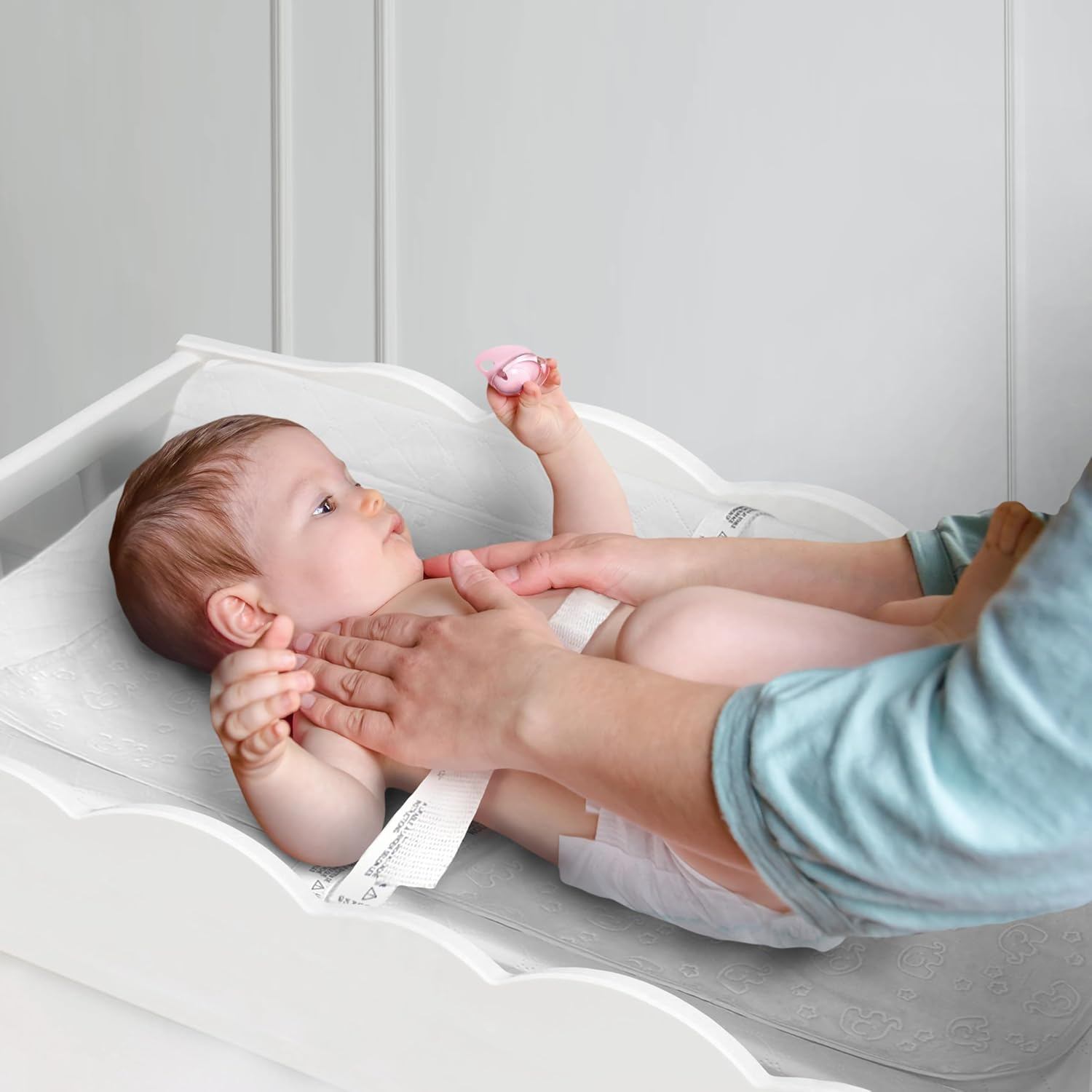 Fond + Found Contoured Diaper Changing Pad with 3 Pack Ultra Soft Plush Liners, Baby Changing Mat Cover Waterproof Hypoallergenic Washable image number 1