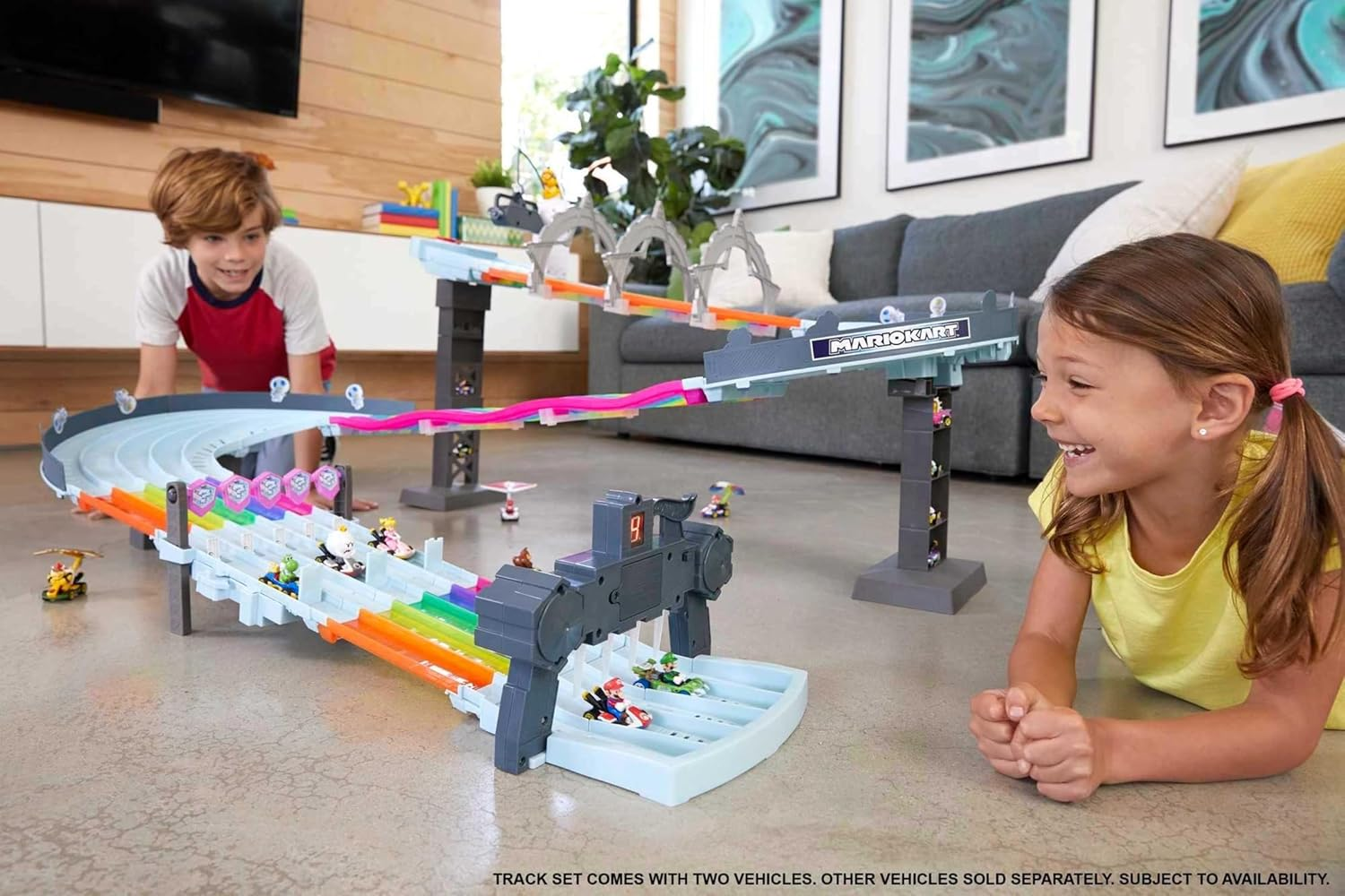 Hot Wheels Mario Kart Rainbow Road Raceway 8-Foot Track Set with Lights & Sounds & 2 1:64 Scale Vehicles, Race with 5-Track Colorful Course with 2 Configurations, Toy for Kids Ages 4 Years Old & Up image number 4