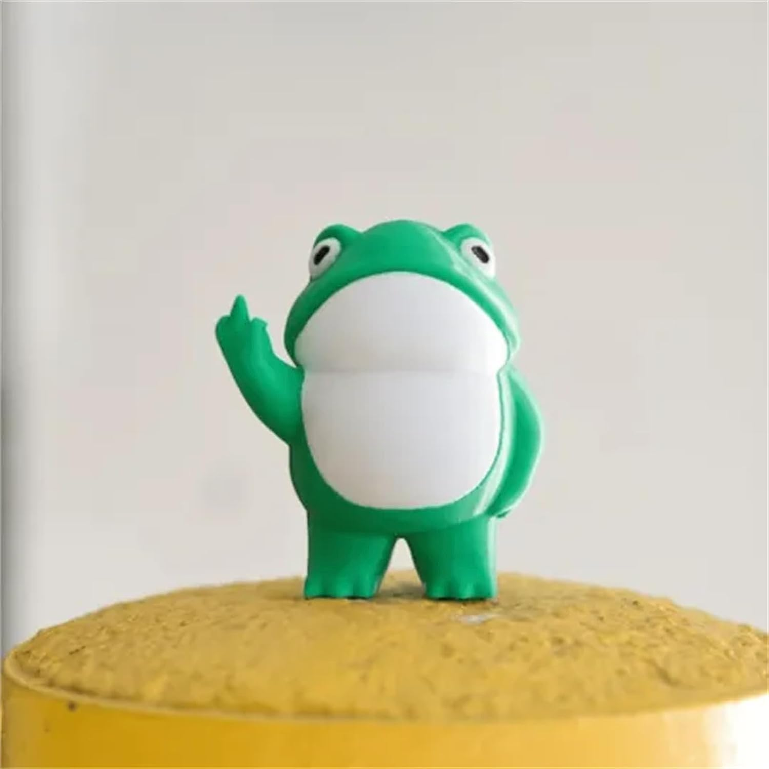 Jxueych Rebellious Frog Figurine, Garden Statue, 3.3 Inch Tall, Cute Mini for Fairy Garden Decor, Happy Outdoor Table Decoration