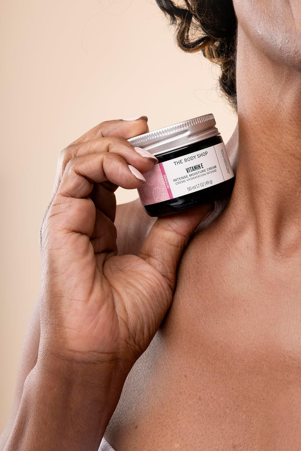 The Body Shop Vitamin E Intense Moisturizer, for Dry Skin, with Hyaluronic Acid, 72Hr Hydration, Vegetarian, 1.7 Oz image number 2