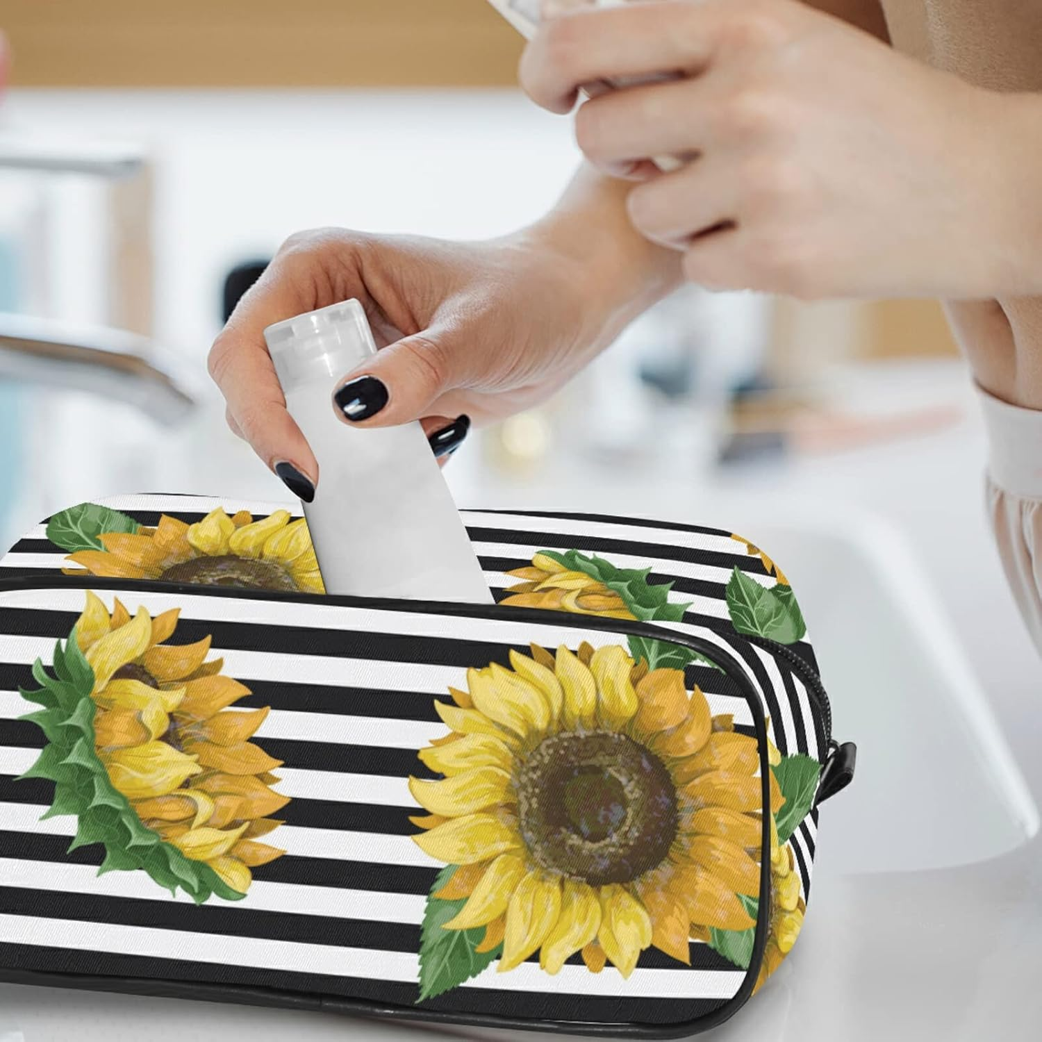 Toiletry Bag Unisex Cosmetic Bag Sunflowers Travel Organizer Hanging Dopp Kit for Toiletries Accessories, Sunflowers, One Size - Cute Style image number 2