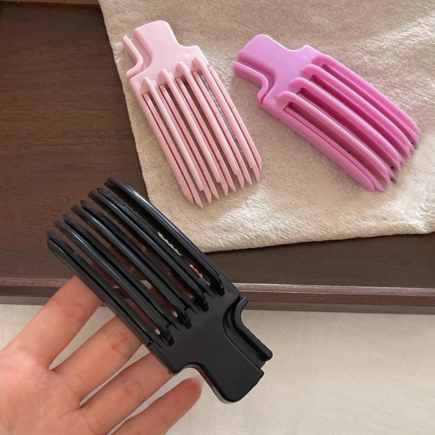 Daily Volume Pick - Add Volume, Lifting Combs, Fluffy Bangs, Heatless Curls image number 2