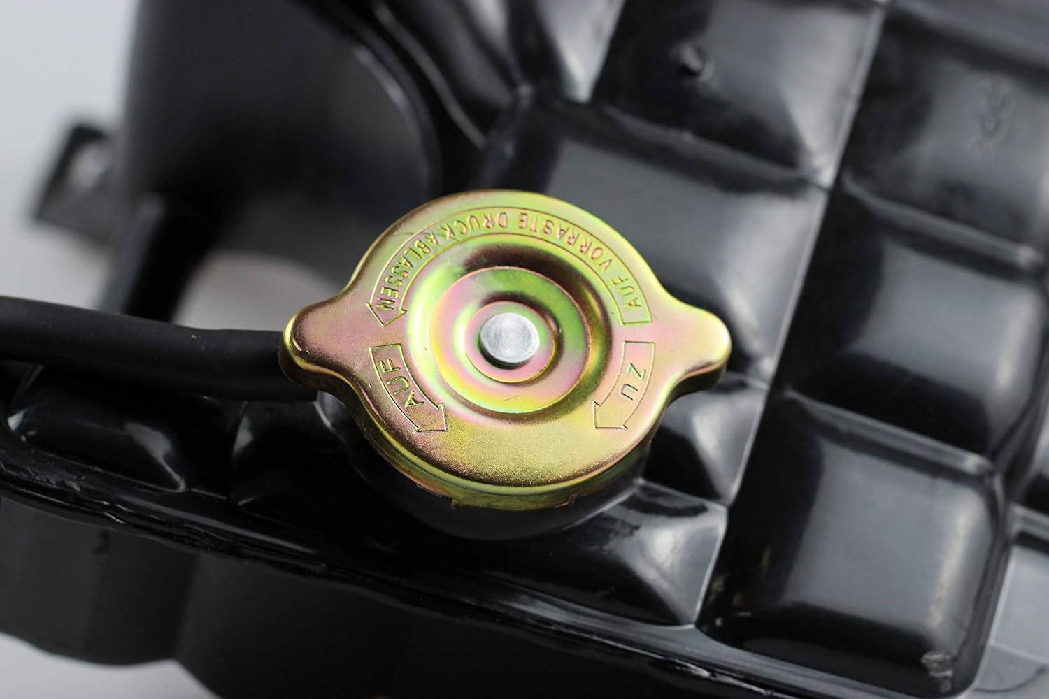 BOXI Coolant Reservoir Bottle Tank with Cap for 1996-1999 Cadillac Deville / 1994-2002 Eldorado / 1993-1997 Seville (Replaces 19129961) image number 4