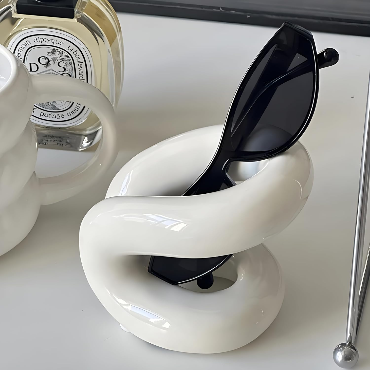 Minimalist Design White Ceramic Makeup Brushes Holder Stand Rack Organizer, Cosmetic Pen Toothbrushes Holder Dressing Table Decor image number 6