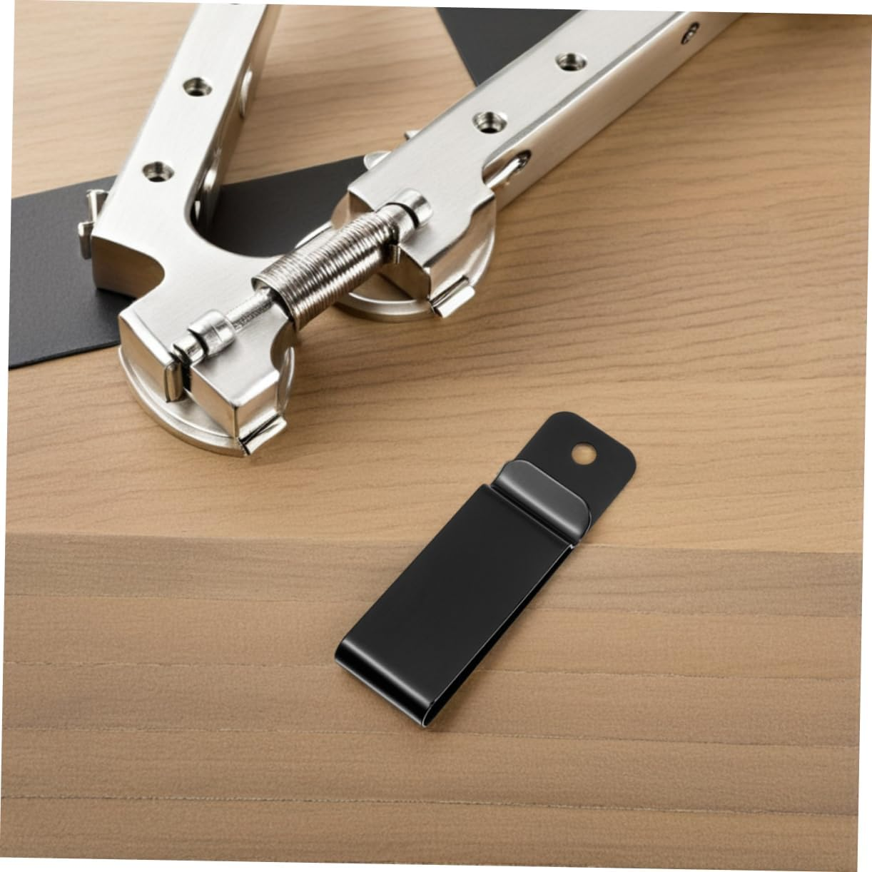 FOYTOKI Metal Belt Clip Keyring for Phone and Wallet Stylish Stainless Steel Outdoor Bag Clip Multi-Functional Sling Strap Secure Travel Accessory image number 3