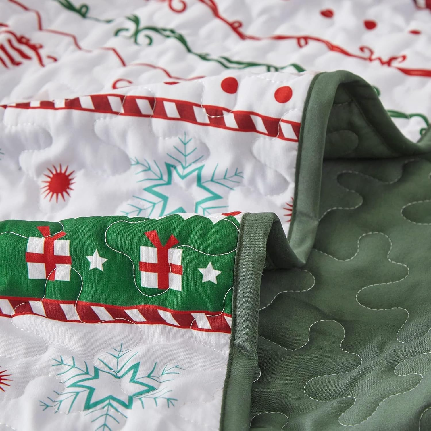 Queen Size Rustic Christmas Quilt Set (White & Green) image number 1