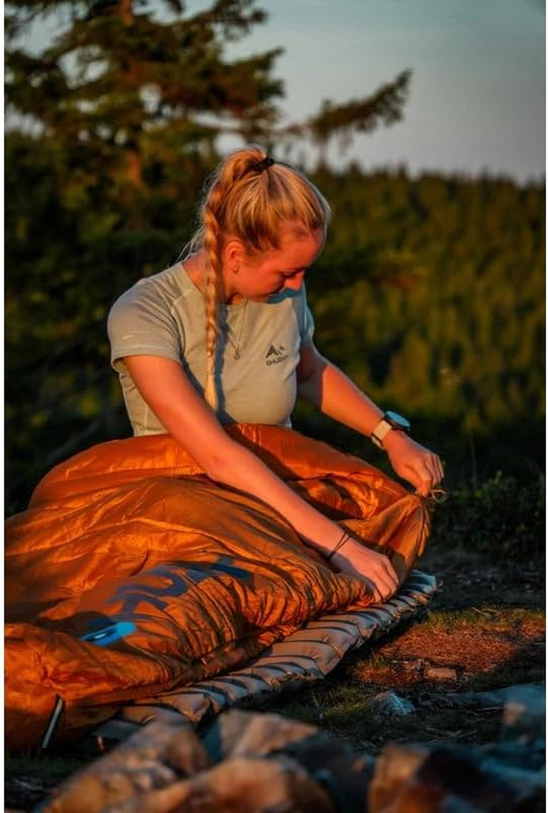 Husky Husky Sleeping Bag, 3 Seasons, Warm Mummy Sleeping Bag for Adults, Summer Sleeping Bag for Camping, Trekking and Outdoor Use