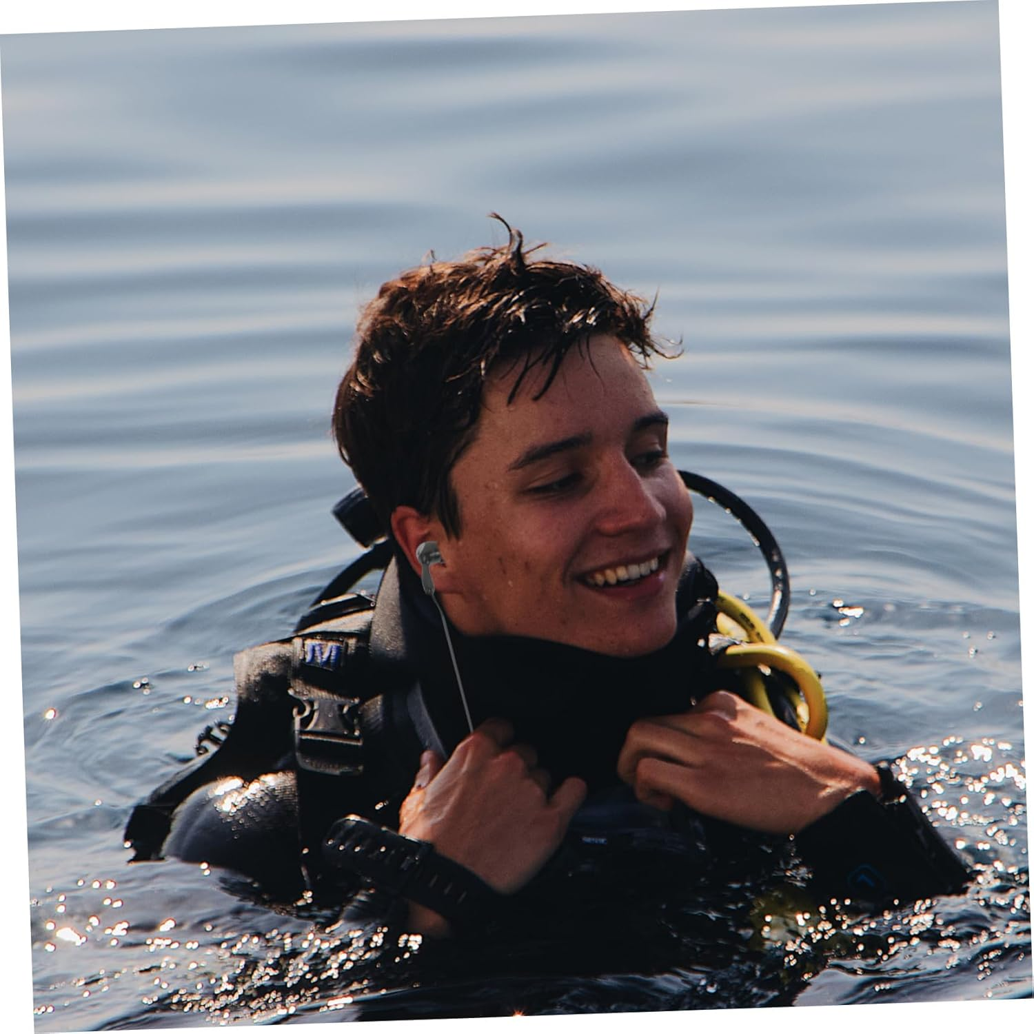 Waterproof Mp3 Earphones 2Pcs In-Ear 3.5Mm Ear Hook Swimming Earbuds Adult Underwater Ear Protector for Bathing and Diving, White and Black image number 2