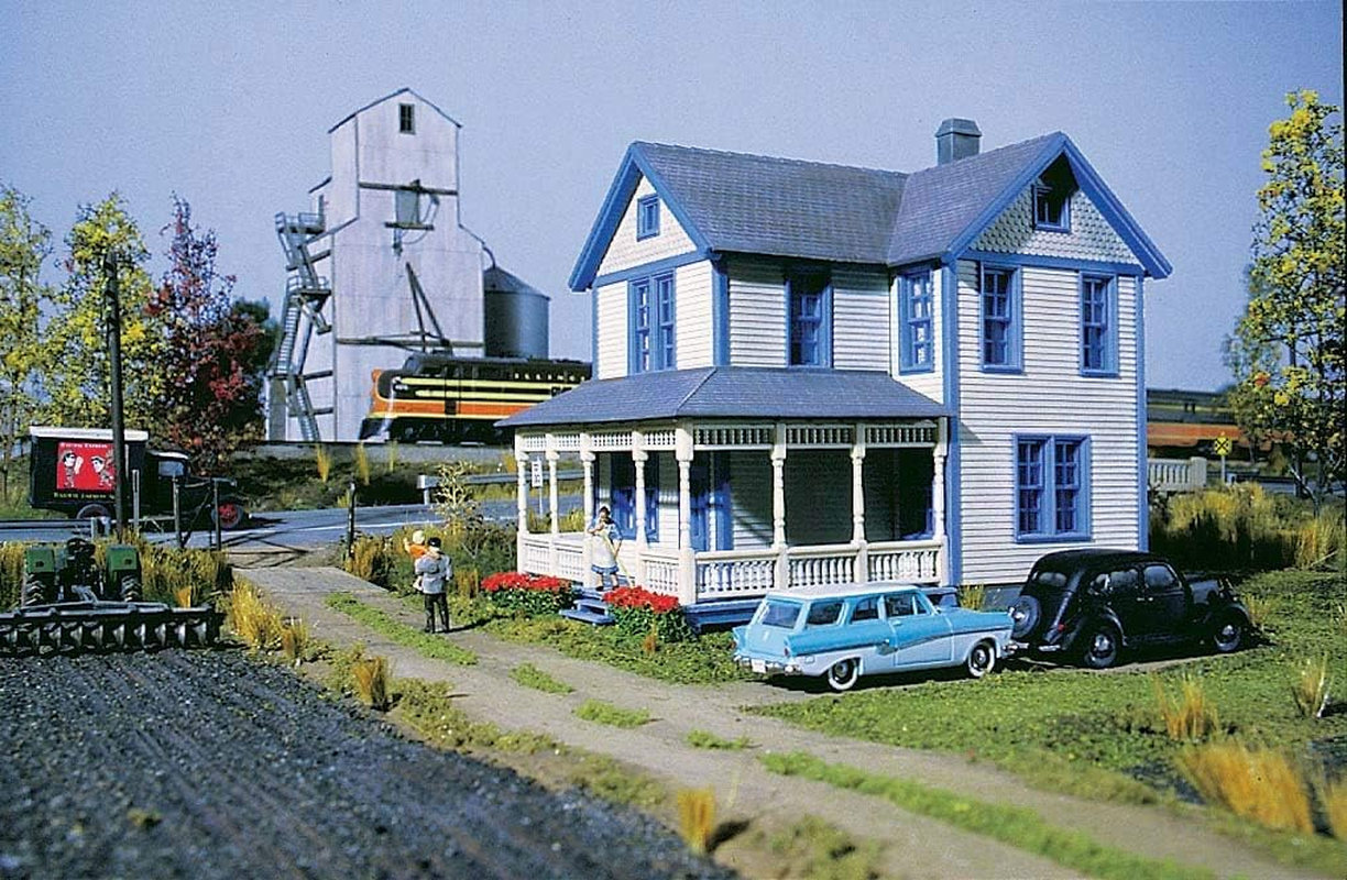 Walthers Cornerstone HO Scale Model Kit - Company House Pkg(2)