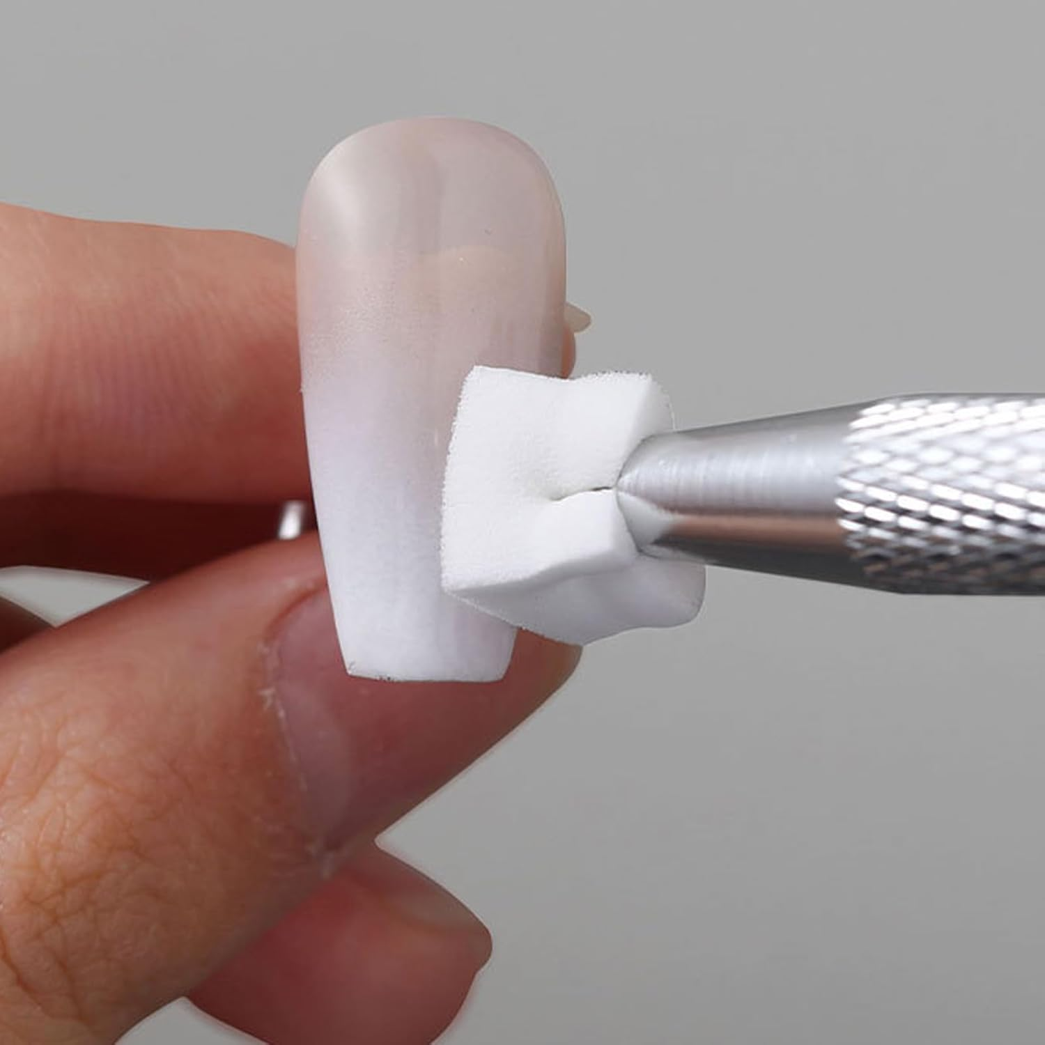 Nails Art Spong - 200-Pieces Nail Sponges with Metal Grabber | Ombreenails Design | Beauty Salon Tool for Making Gradient Nails Art Pattern, Manicure image number 4