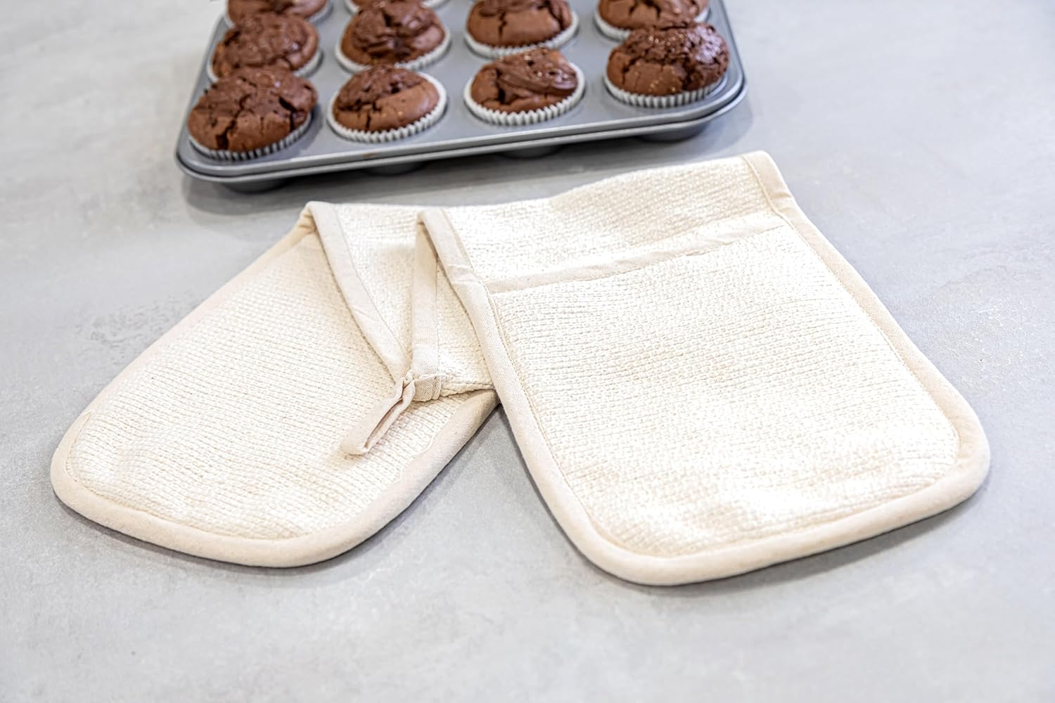 Kitchencraft Double Oven Gloves, Extra Thick Cotton, 92 X 19 X 1 Cm image number 3
