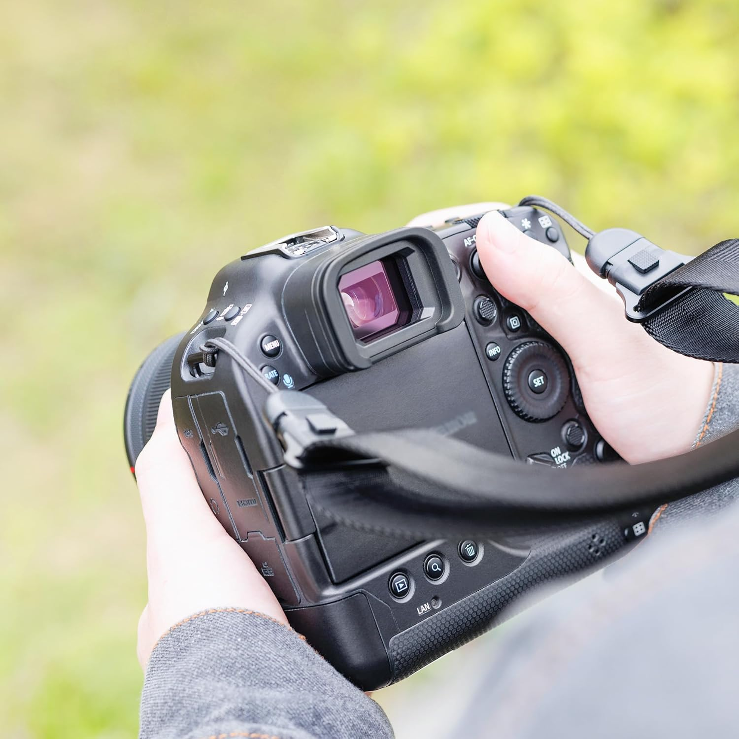 EOS R3 Eyecup Eyepiece, Eye Cup Viewfinder for Canon EOS R3 Camera, Replaces Canon ER-H Eyecup Eyepiece, Soft Silicone Material, Not Affect the Use of LCD Screen image number 5