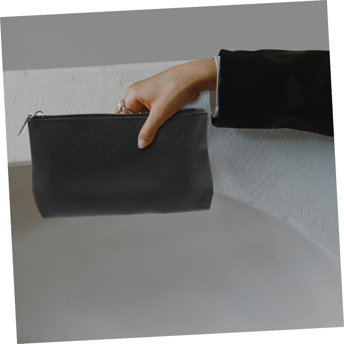 VANZACK Portable Makeup Brush Organizer Bag Compact PU Leather Cosmetic Case for Travel Stylish Storage Pouch for Women Easy Access Travel Makeup Bag image number 3