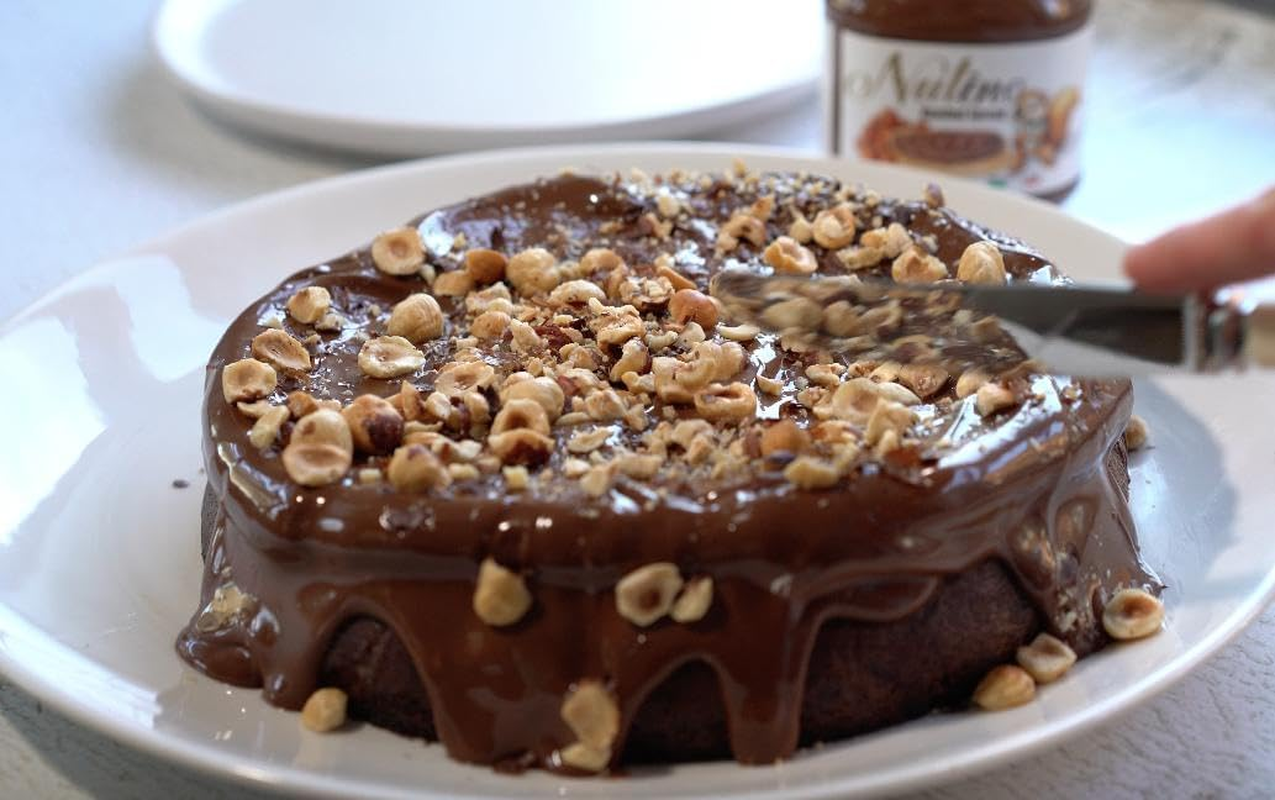 Nutino Premium Italian Chocolate Hazelnut Spread. No Artificial Colours or Preservatives. Perfect for Toast, Pizza, Ice Cream, Cakes, Croissants, Sandwiches, Milk and Fruit - 220G image number 2