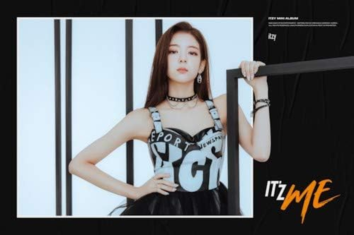 ITZY 'It'Z Me' 2Nd Mini Album a Version Cd+80P Photobook+1P Cover Postcard+2P Photocard+Message Photocard Set+Tracking Kpop Sealed