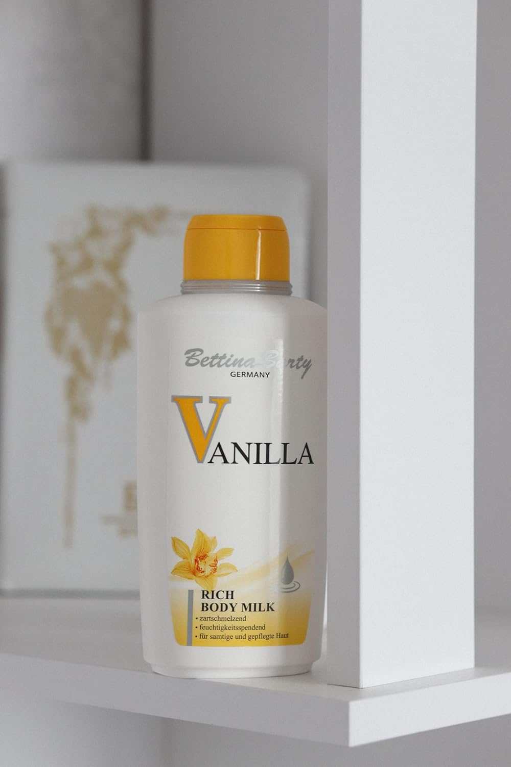 Bettina Barty Vanilla Rich Body Milk 500 Ml Moisturising Noticeably Smooth, Smooth Skin Feeling Distinctive Vanilla Fragrance 1 X 500 Ml image number 2