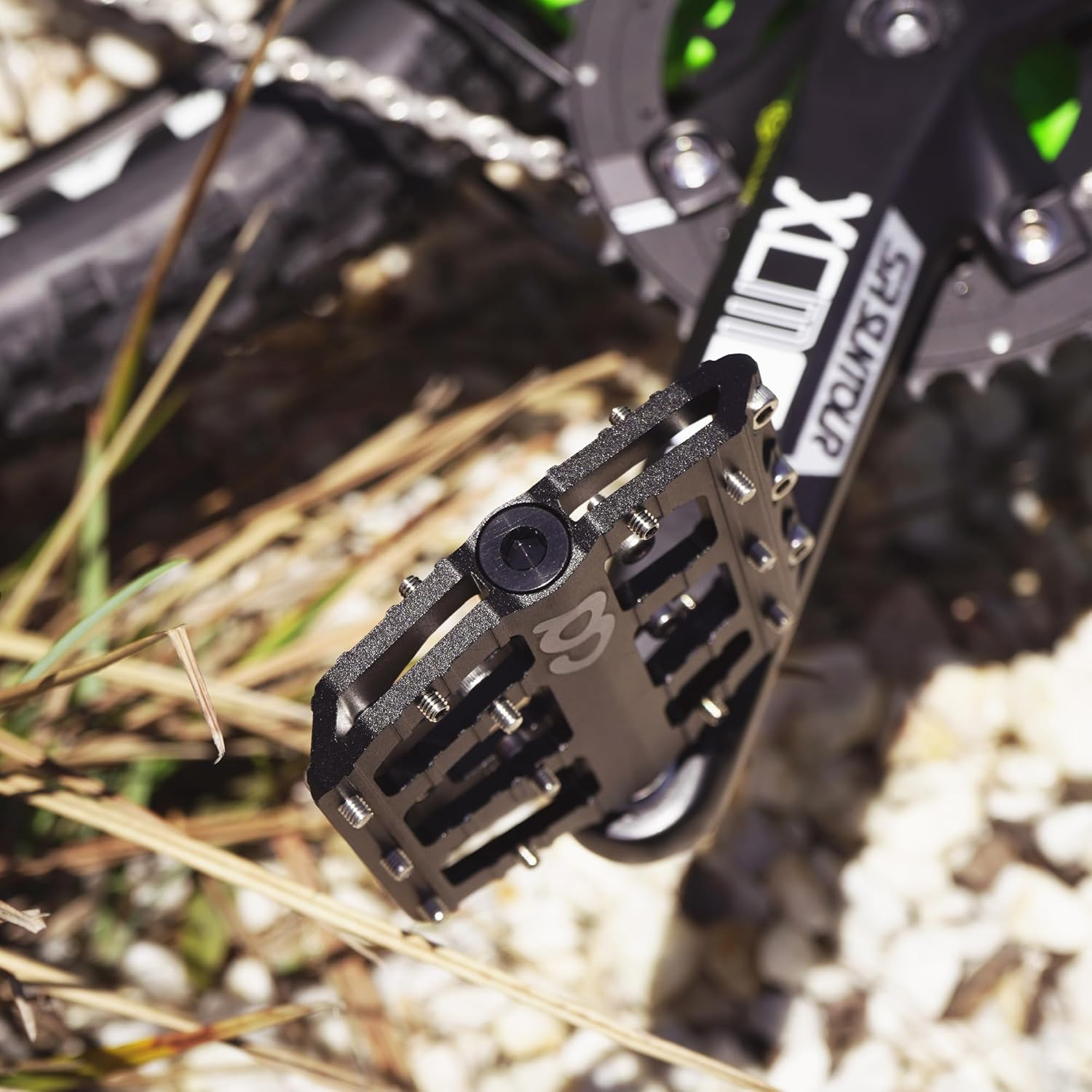 Cyclingdeal Flat Mountain BMX MTB Aluminum Bike Sealed Bearing Pedals - Large Bicycle Platform Pedals 9/16" with Anti-Skid Anti-Slip Nail image number 3