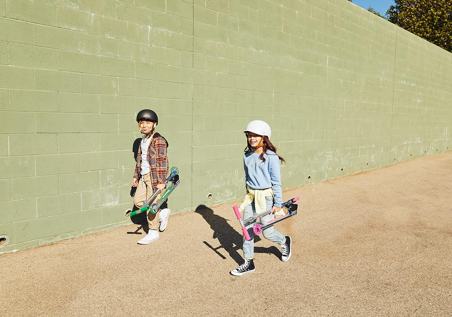 Razor a Kick Scooter for Kids - Lightweight, Foldable, Aluminum Frame, and Adjustable Handlebars image number 5