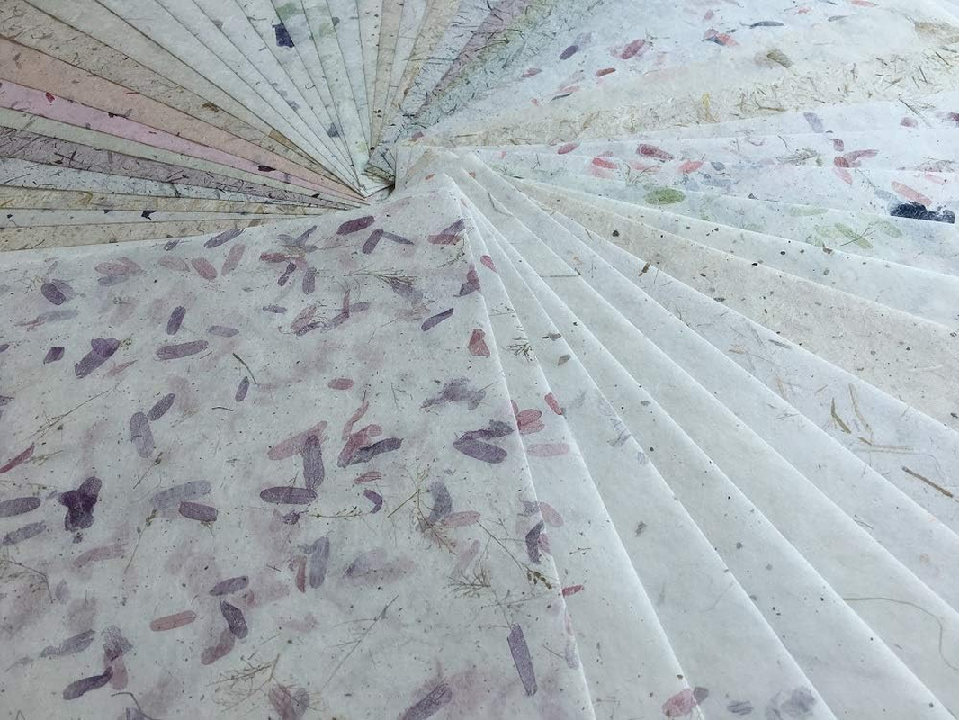 8.5X12 Inches Mulberry Paper Sheet Design Craft Hand Made Art Tissue Japan Origami Washi Wholesale Bulk Sale Unryu Suppliers Thailand Products Card Making Paper with Dried Leaves 60 Sheets
