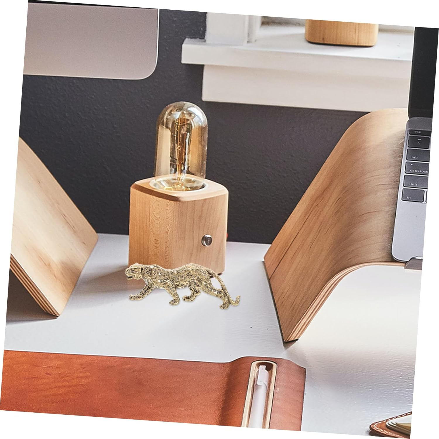 Luxshiny Brass Leopard Figurine Antique Sculpture Creative Brass Ornament for Desktop Decor Vintage Animal Statue Paperweight Decoration image number 4