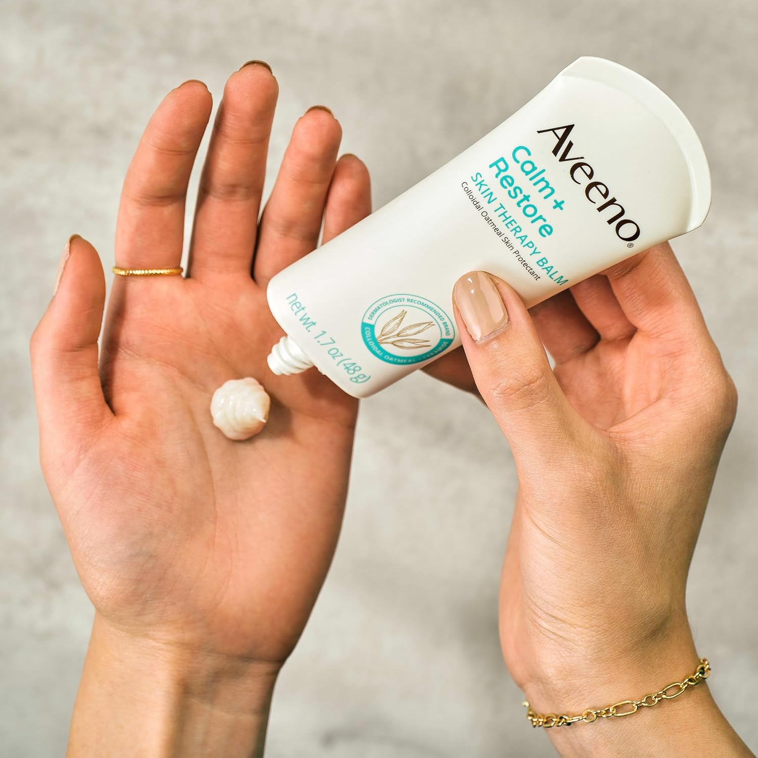 Aveeno Calm + Restore Skin Therapy Balm, Soothing & Moisturizing Skin Protectant for Sensitive Skin, Colloidal Oatmeal & Ceramide to Help Fight Dry Skin, Fragrance- & Steroid-Free, 1.7 Oz, White image number 5