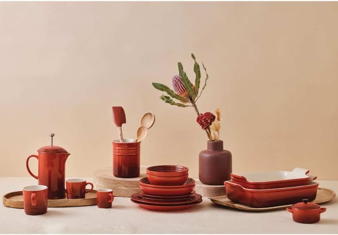 Le Creuset Heritage Rectangular Dish, Cayenne, 32 Cm, 4.00 Liters Capacity image number 2