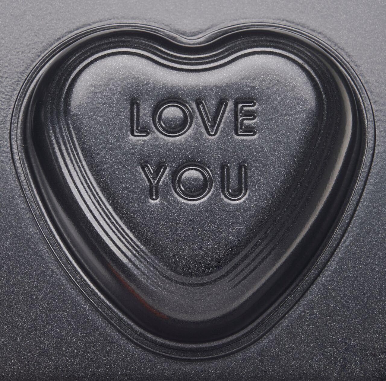Le Creuset Non Stick Bakeware 6 Cup Conversation Heart Tray image number 4