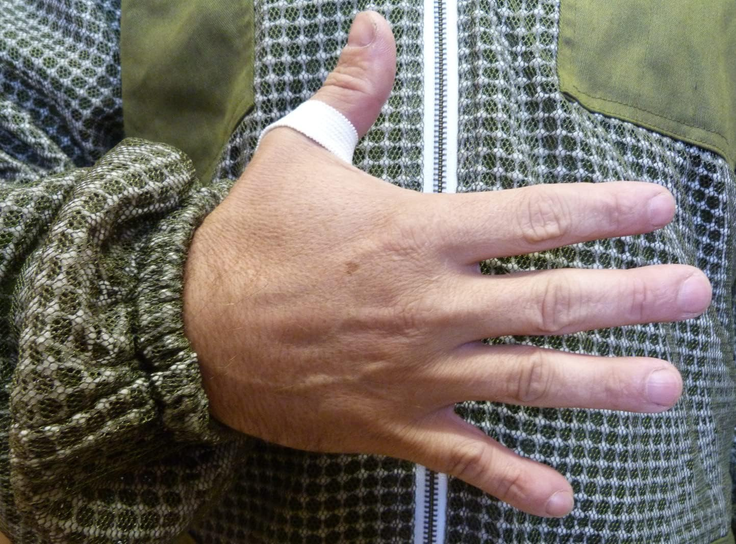 AGS round Hat Veil Three Layer Ultra Ventilated Green Beekeeping Suit Professional Bee Suit Beekeeper Beekeeping Suit (2XL) image number 2