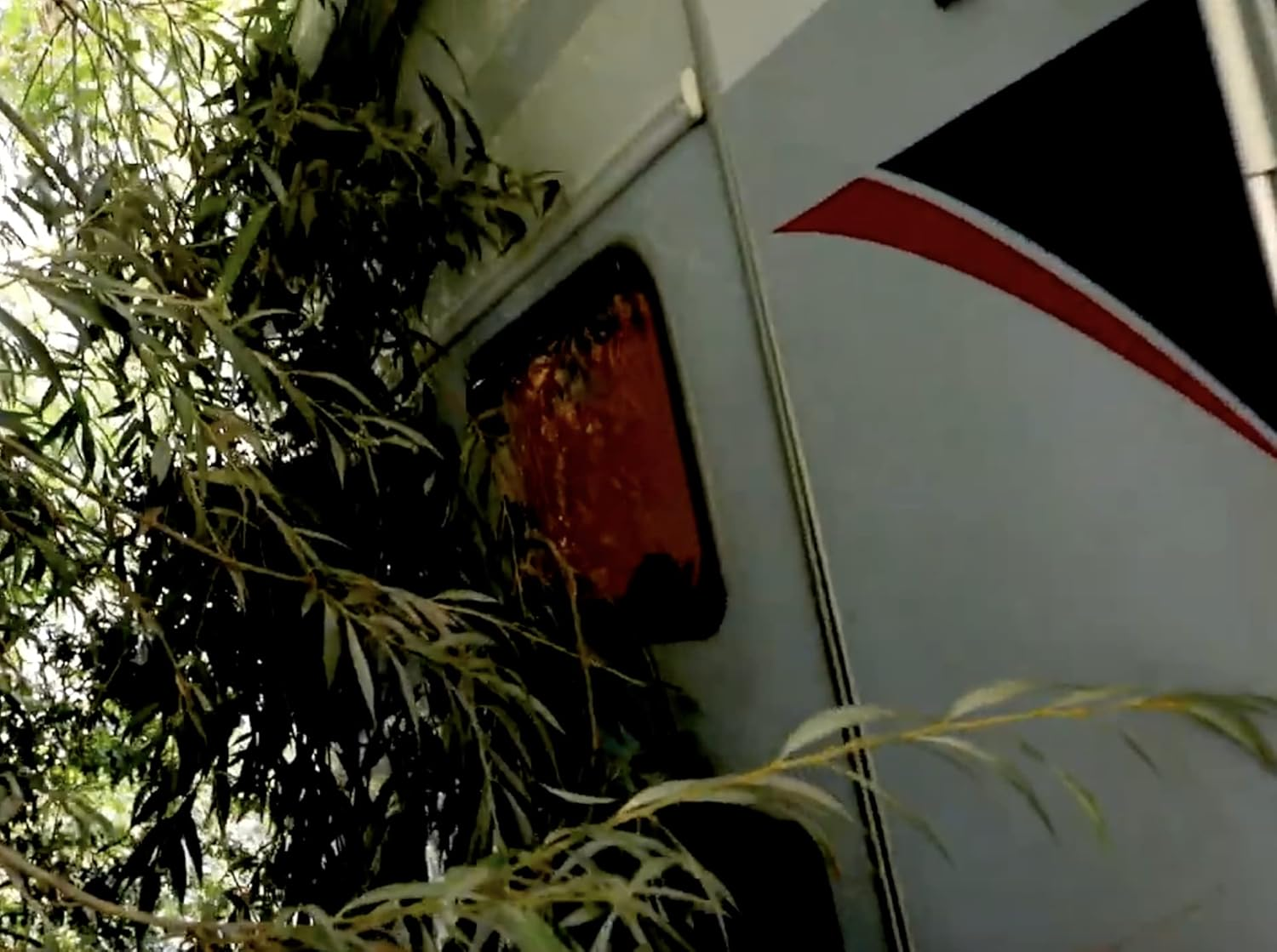 QUIXX 10003 Acrylic Scratch Remover - Removes Scratches from Clear Acrylic and Plexiglas Surfaces on Cars, Motorcycles, Caravans, and Boats image number 1