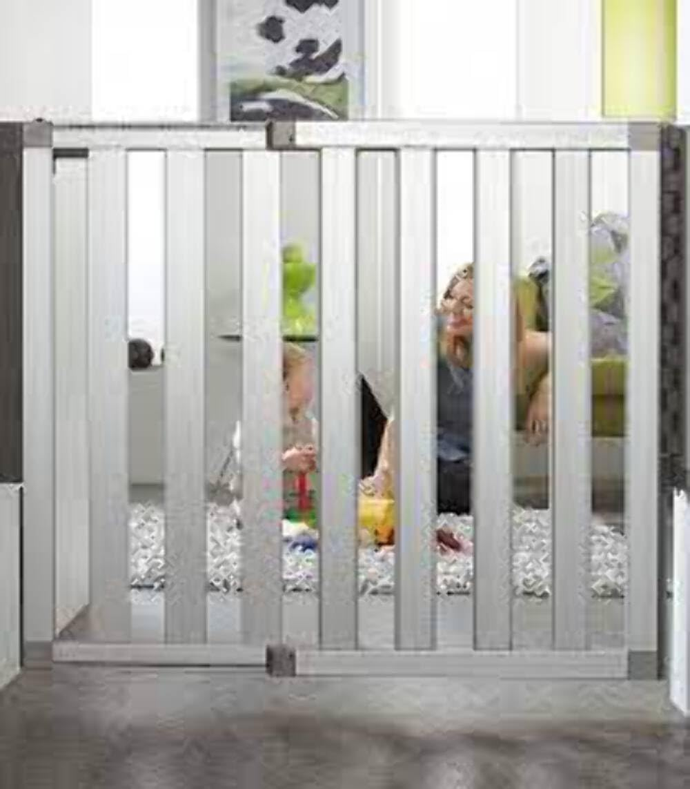 Lindam Numi Aluminium Safety Gate image number 1