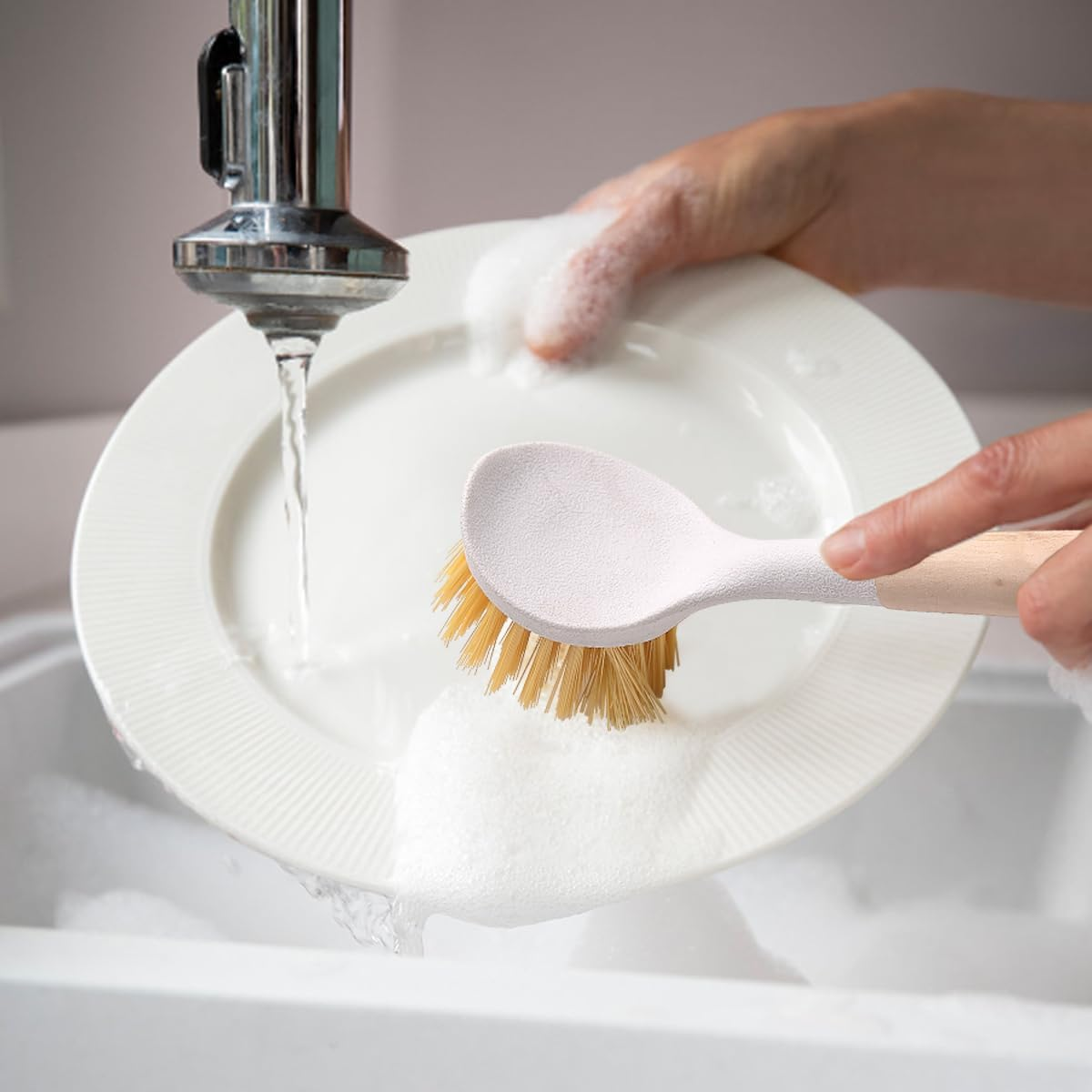 Berglander Dish Brush with Handle, Dish Scrub Brush, Kitchen Brushes for Dishes, with Wooden Handle, Suitable for Cleaning Kitchen Dishes. image number 2