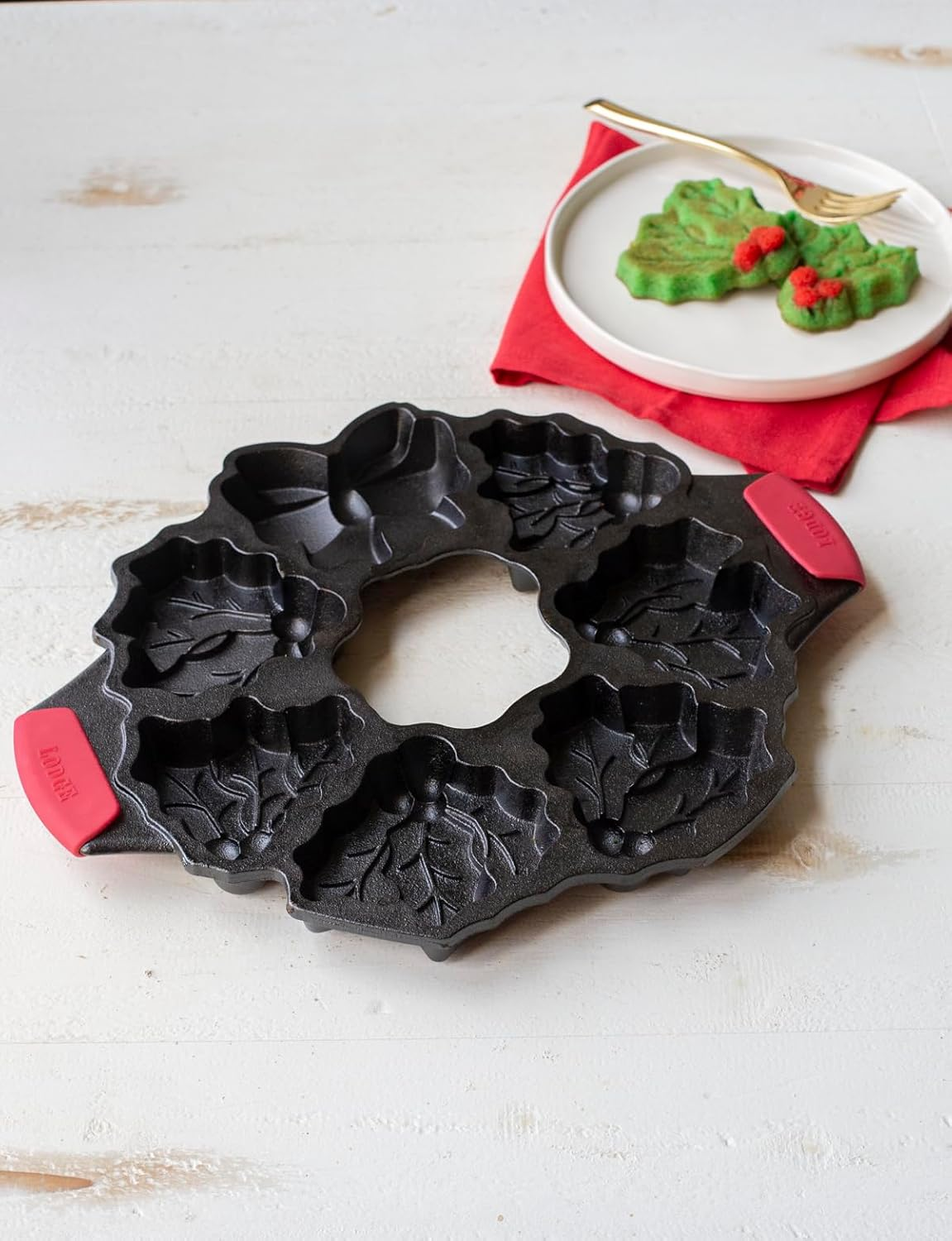 Lodge Cast Iron Holiday Wreath Pan, Black, 14.69 Inch image number 2