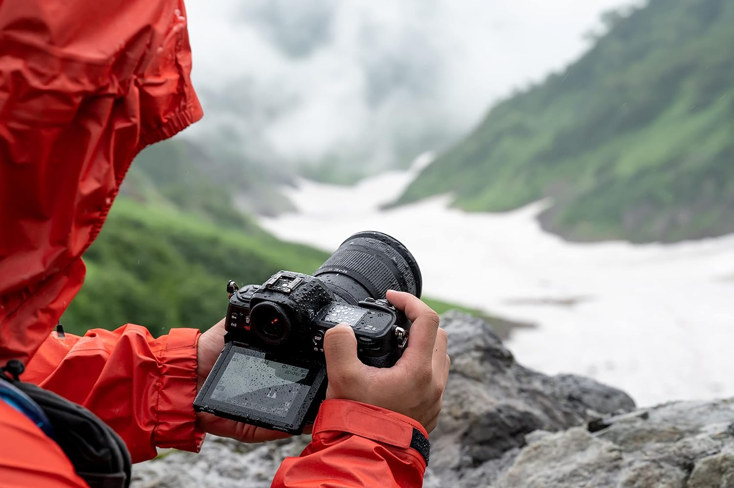 Nikon Z8 Full-Frame Mirrorless (Body Only) [AU Version] 45.7MP Stacked CMOS Sensor | Professional Stills/Video 8K Hybrid Camera | 120 Fps High Speed Burst + SB-5000 Speedlight Bundle