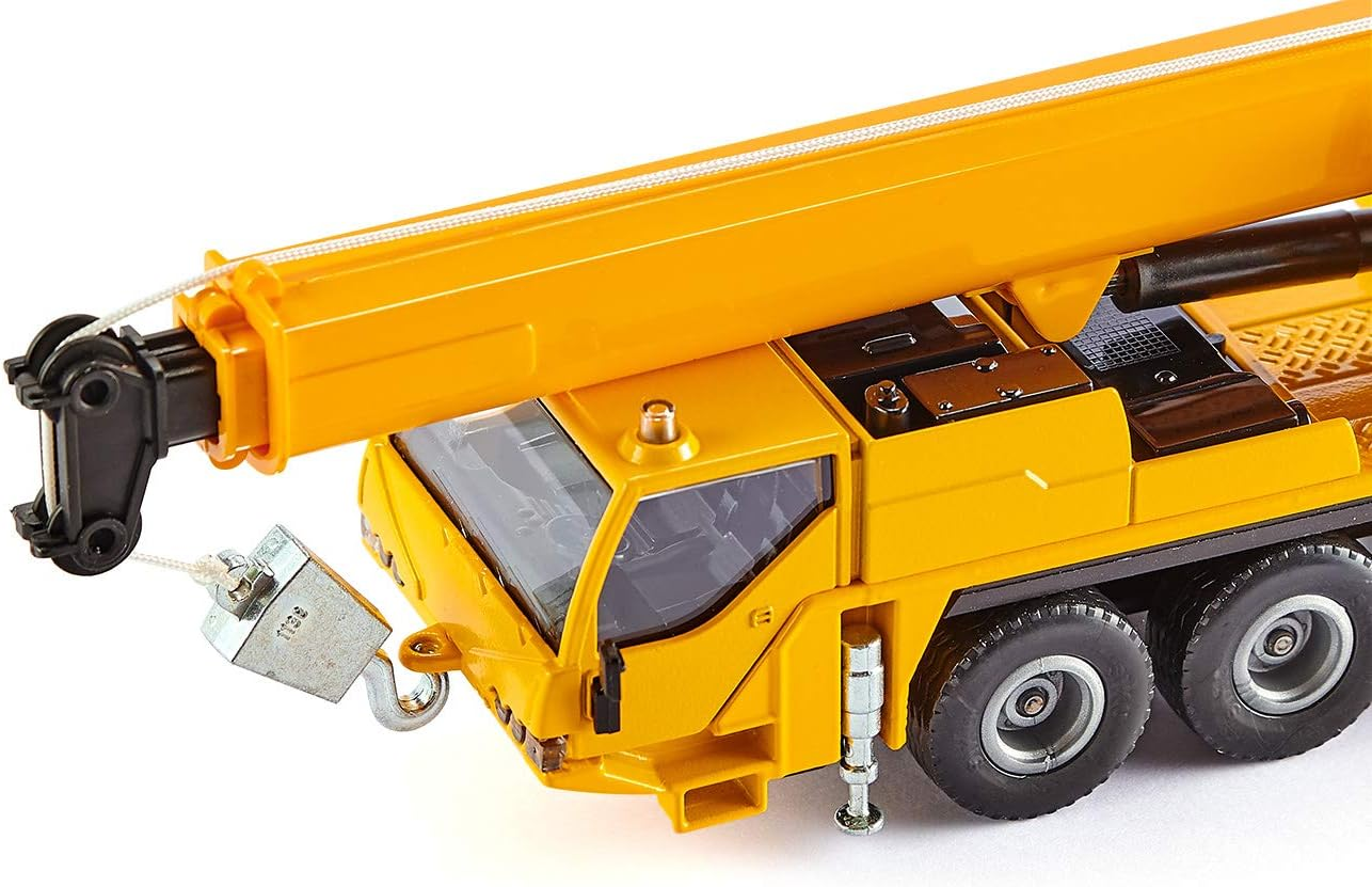 Siku 2116 Super Non-Powered Vehicle, Red/White image number 5